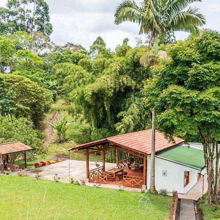Agradable Cabana Cafetera Con Jacuzzi A 12 Min Del Centro De Pereira Eksteriør bilde